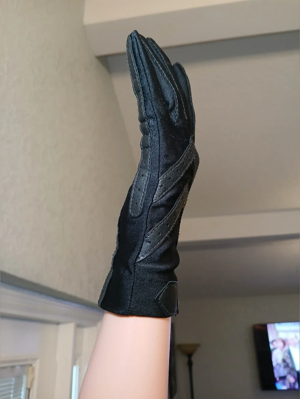 Isotoner Black Stretch Grip Riding/driving Gloves (Left Glove Only)